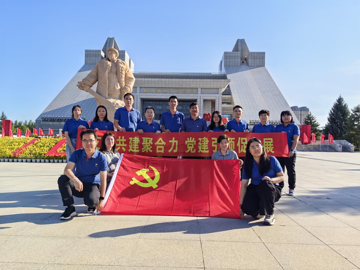 動物用生物制品國家工程研究中心、哈獸研禽免疫抑制病創新團隊、福建圣農集團圣澤生物及福建圣農集團技術中心黨支部共建活動